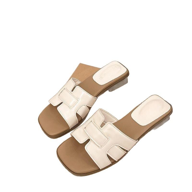 Niedrigabsatz-Ein-Wort-Slipper für Damen-Sommerbekleidung, neue vielseitige Röcke, Strand-Slipper für die Küste