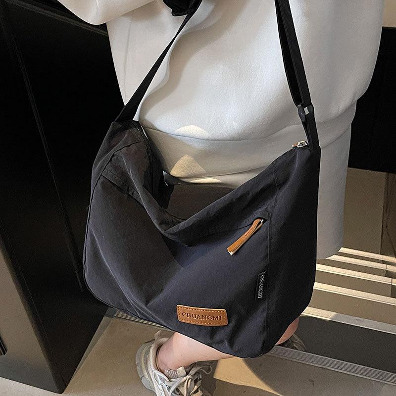 Japanese leisure lazy style student commuting tote bag large capacity simple solid color lightweight versatile messenger bag female