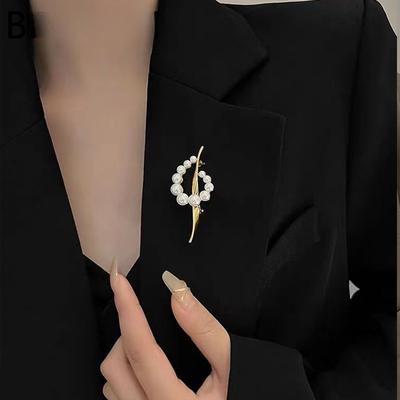 Brooch with Elegant Musical Note Design, Pearl, with A Sense of Sophistication. High-end Brooch Pin, Brooch.