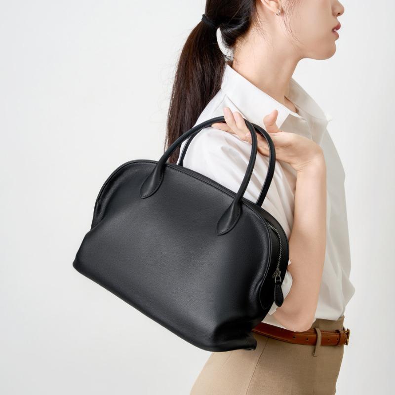 Niche High-end Sense First Layer Cowhide Pleated Portable Female Temperament Versatile Large Capacity Messenger Shell Bag