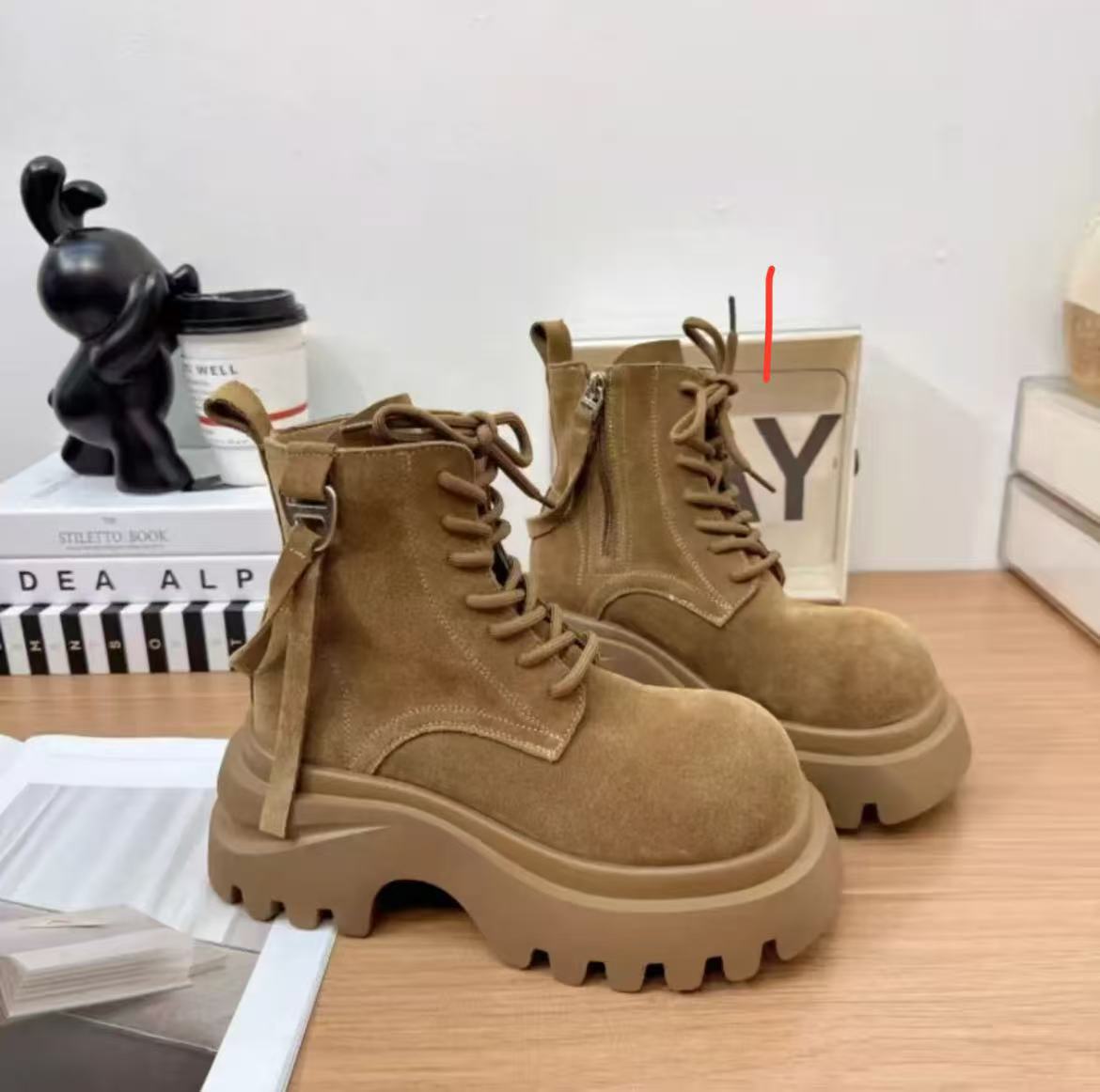 

European 2025 autumn new matte soft leather platform Martin boots women s British style retro big head locomotive short boots 35