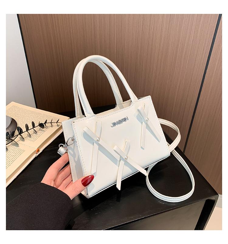 

Bow Internet знаменитости мода маленькая квадратная сумка сумка 2024 новый универсальный ins иностранный стиль сумка через плечо женская сумка белый