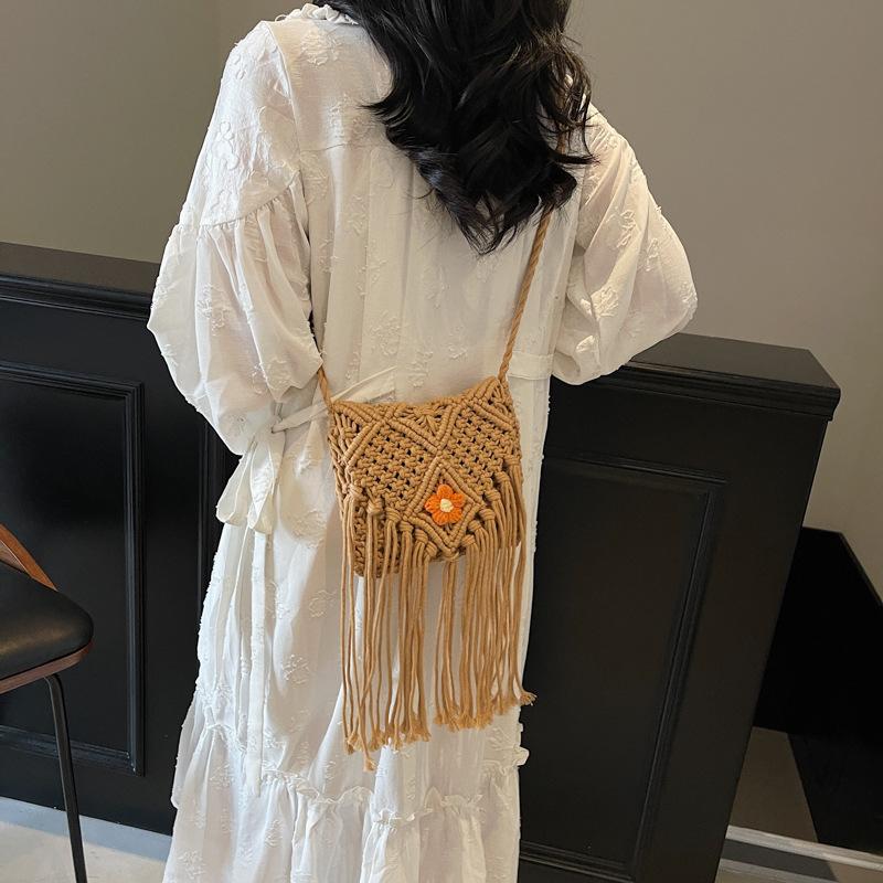 New Straw Floral Decor Bag Bohemian Tassel Beach Bag Women Crochet Fringed Crossbody Ultralight Shoulder Bag