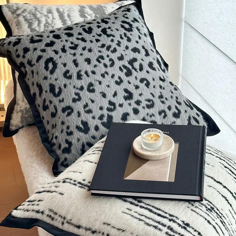 Urban Style Imitation Mink Fur Sofa Throw Pillow Luxury Leopard Print Jacquard Pillows for Bed Soft Fluffy Decor Back Cushion