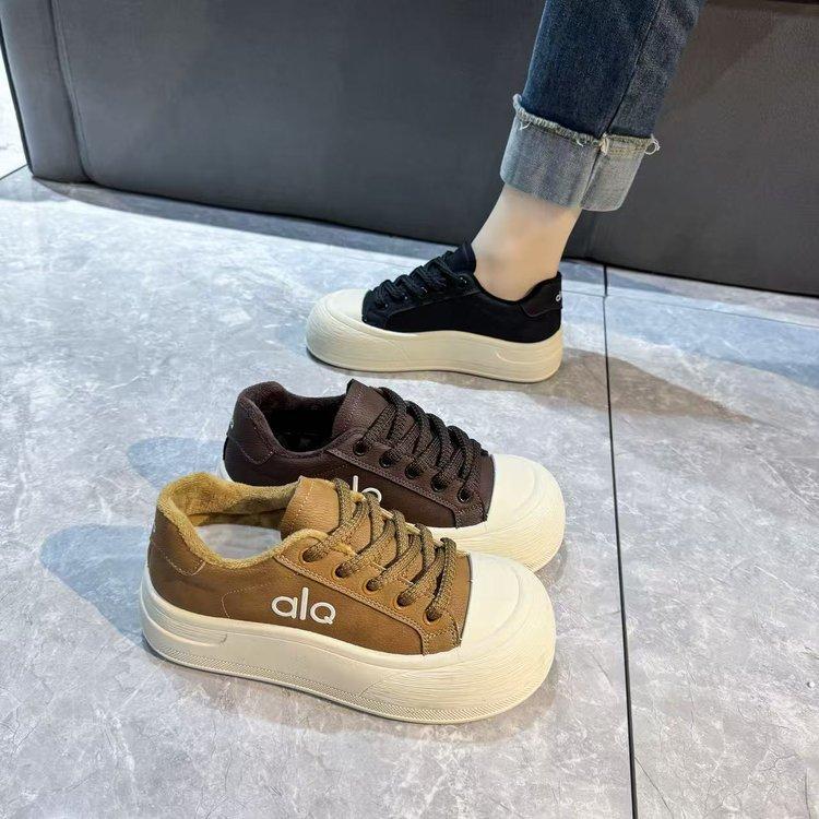 Small height increase thick-soled muffin women's shoes 2025 autumn and winter new versatile soft-soled casual board shoes soft leather single shoes