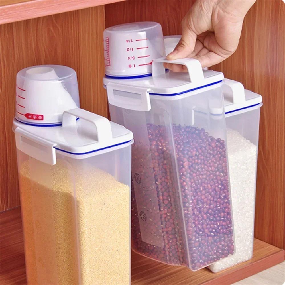1PC Kitchen Supplies Food Storage Bucket 2L Portable Moistureproof Storage Tank with Scale Cup Food Bucket Plastic Container