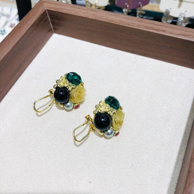 French Elegant Hollow Rose Blossoms Pearl Stud Earrings New Light Luxury Jewelry Fashion Accessories for Womens