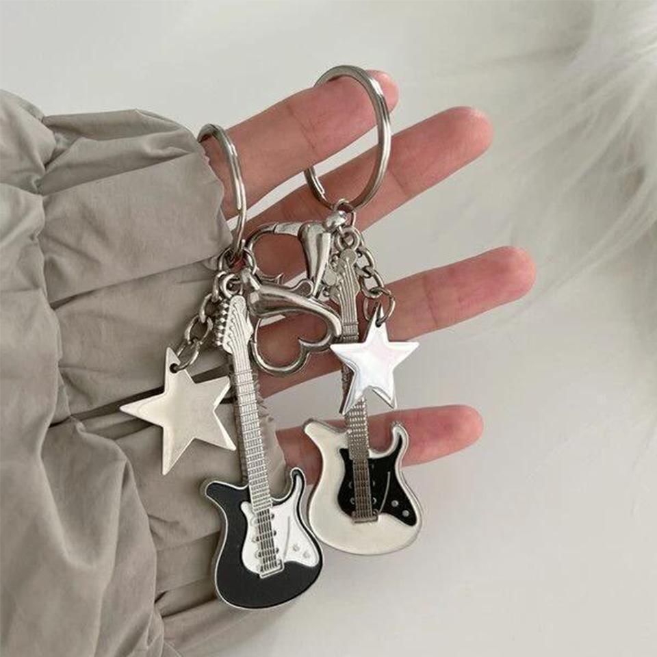 2pcs Y2k Guitar Love Heart Keychain for Men Women Cool Pentagram Pendant Rock Punk Accessories Gift