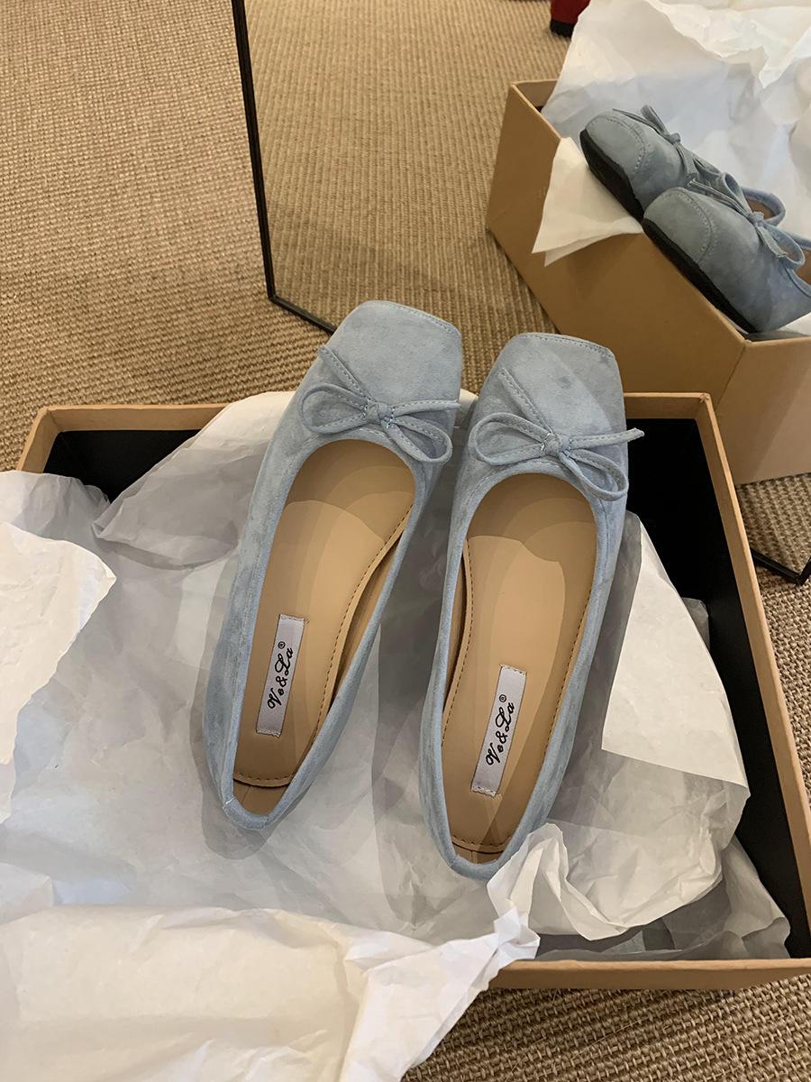 

Туфли-лодочки на плоской подошве с квадратным носком и красным бантом для женщин, новинка 2025 года, весна-лето, для ношения с юбкой, балетки для работы 35 синий