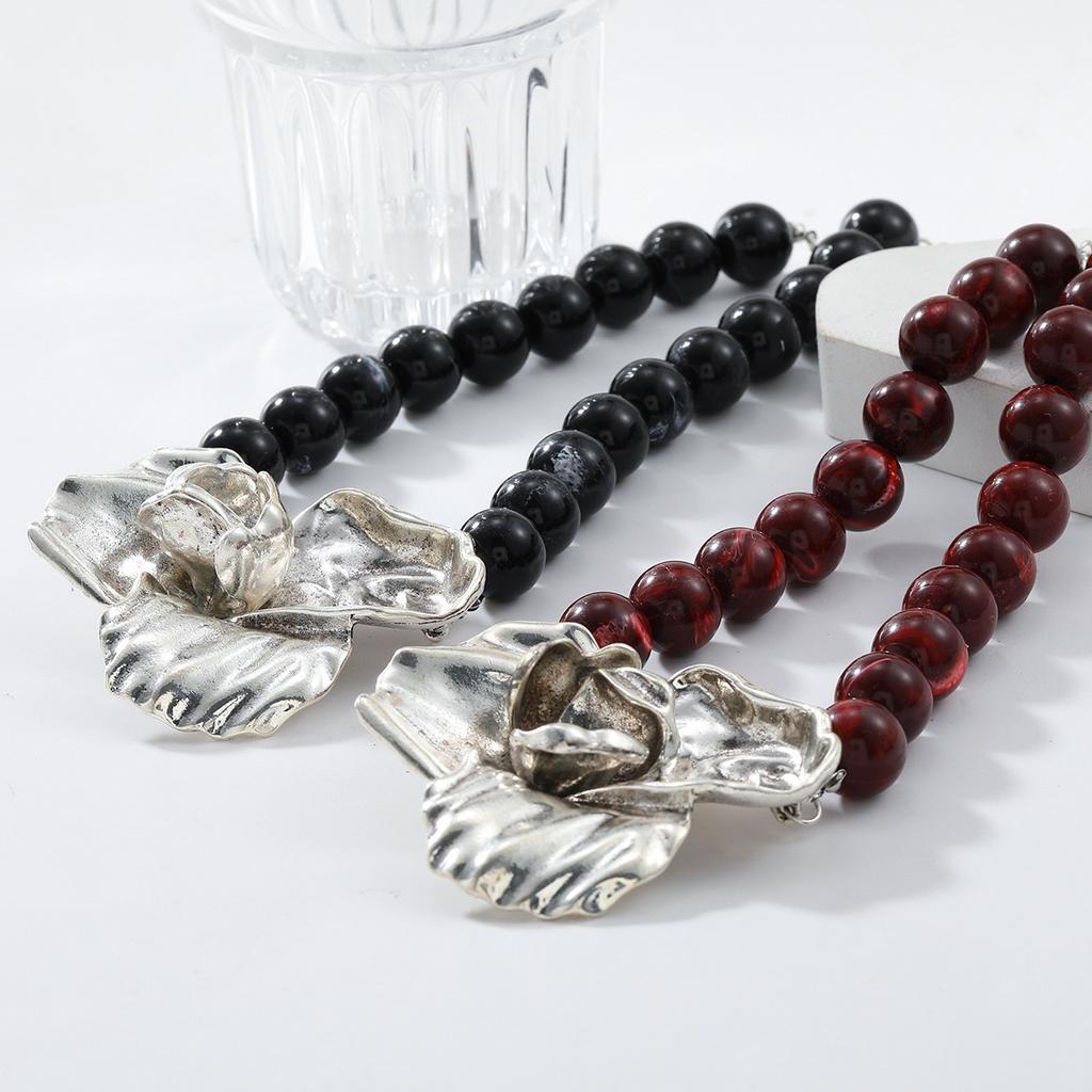 Vintage Silver Big Flower Pendant Necklace Beaded Choker for Women Girls Travel Exaggerate Fashion Jewelry Gifts New 2024