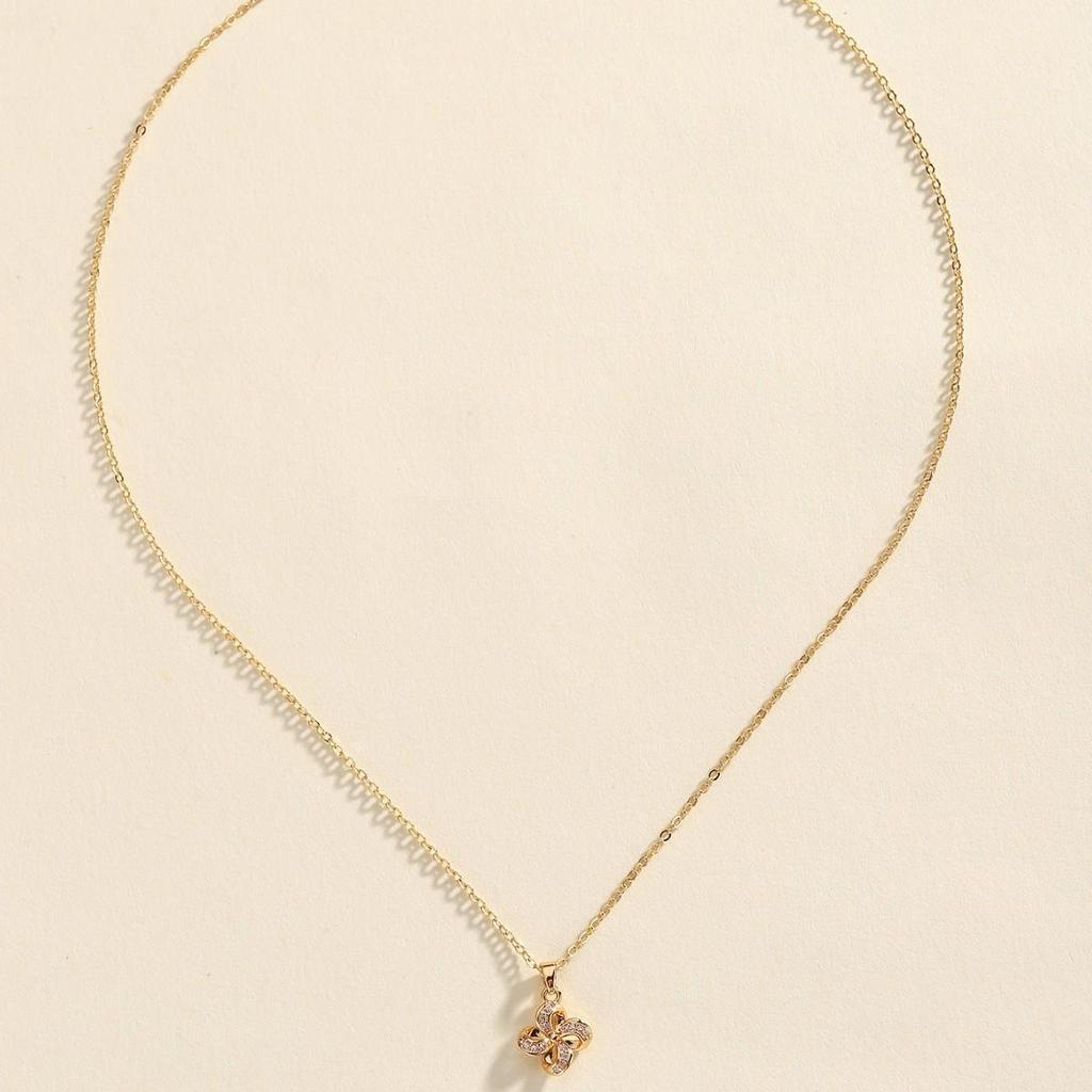 2026 Elegant Four-Leaf Clover Clavicle Necklace – High-End Design for Women