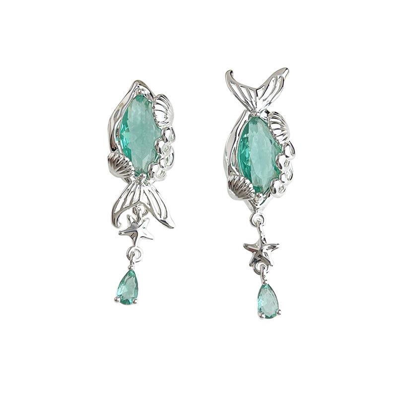 Tiefseegeist Asymmetrische Goldfisch-Ohrringe - Originales Design der Ozean-Serie