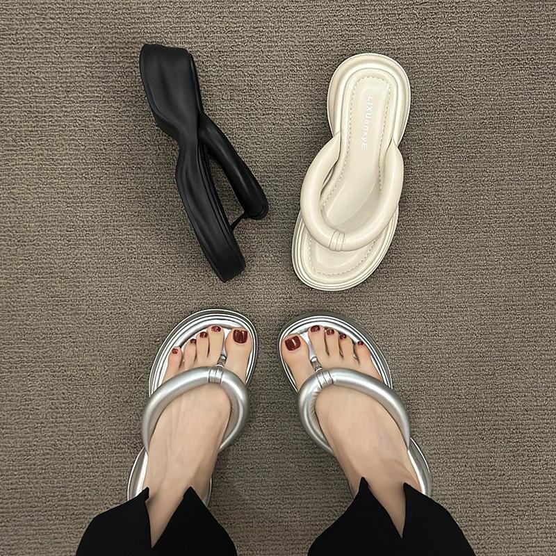 Live stream explosion high-end flip-flops women wear 2024 summer new muffin bottom Korean version of beach slippers women