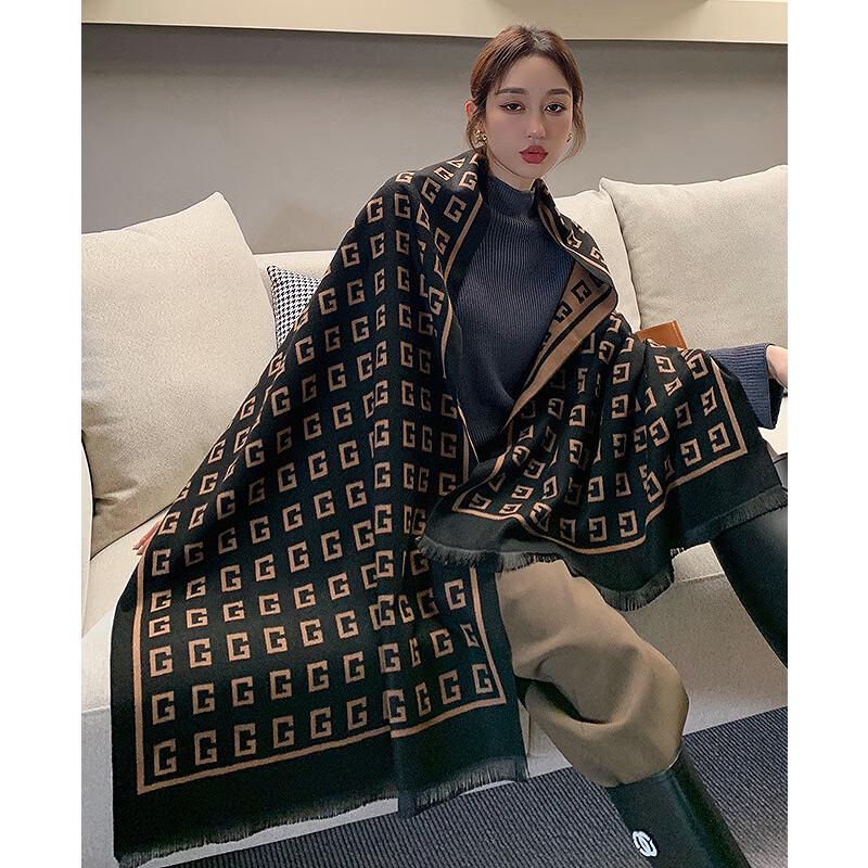 VICTORIA&VERA Elegant Ripped G-Letter Scarf