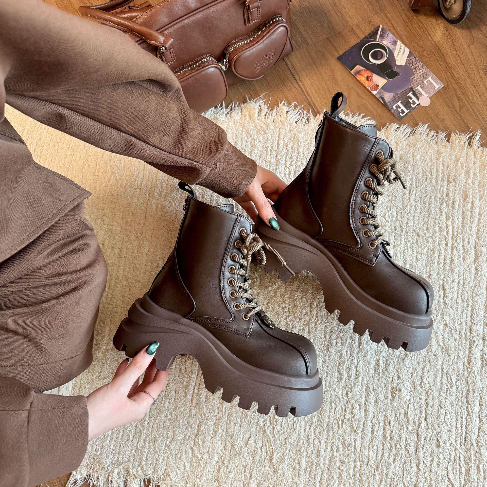 

Мартинсы на толстой подошве женские новые осенне-зимние британские одинарные ботинки, маленькие ботинки-маффины на платформе, с круглым носком, короткие ботинки 40