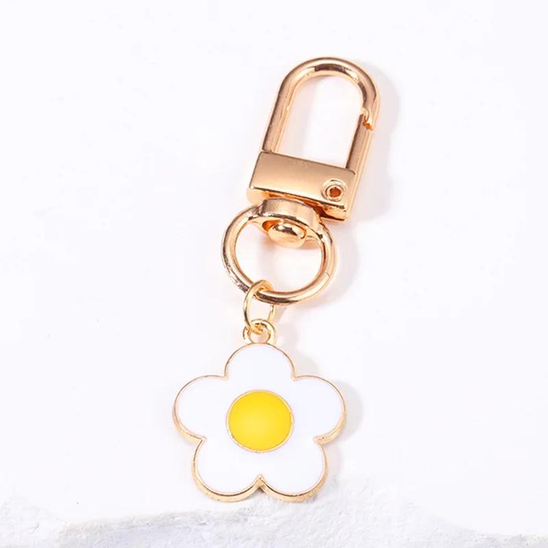 Fashion INS Style Daisy Flower Keychain Pink White Black Enamel Metal Pendant Women Key Bag Accessories Keyring