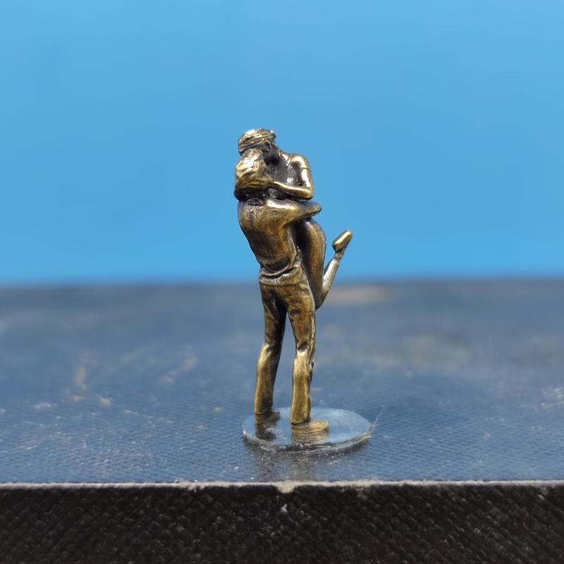 Brass Couple Figurine - Miniature Embracing Kissing Lovers Statue, Diorama Scenery Sand Table Decor Collectible Ornament