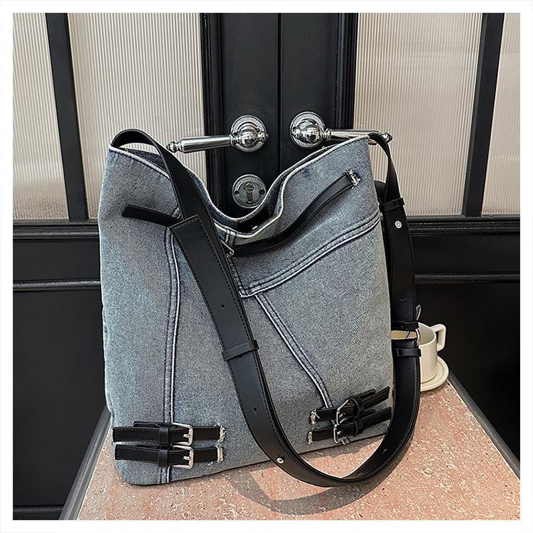 Модный джинсовый рюкзак для женщин большая вместительная сумка через плечо с магнитной застежкой подкладка из полиэстера уличный стиль 2898₽