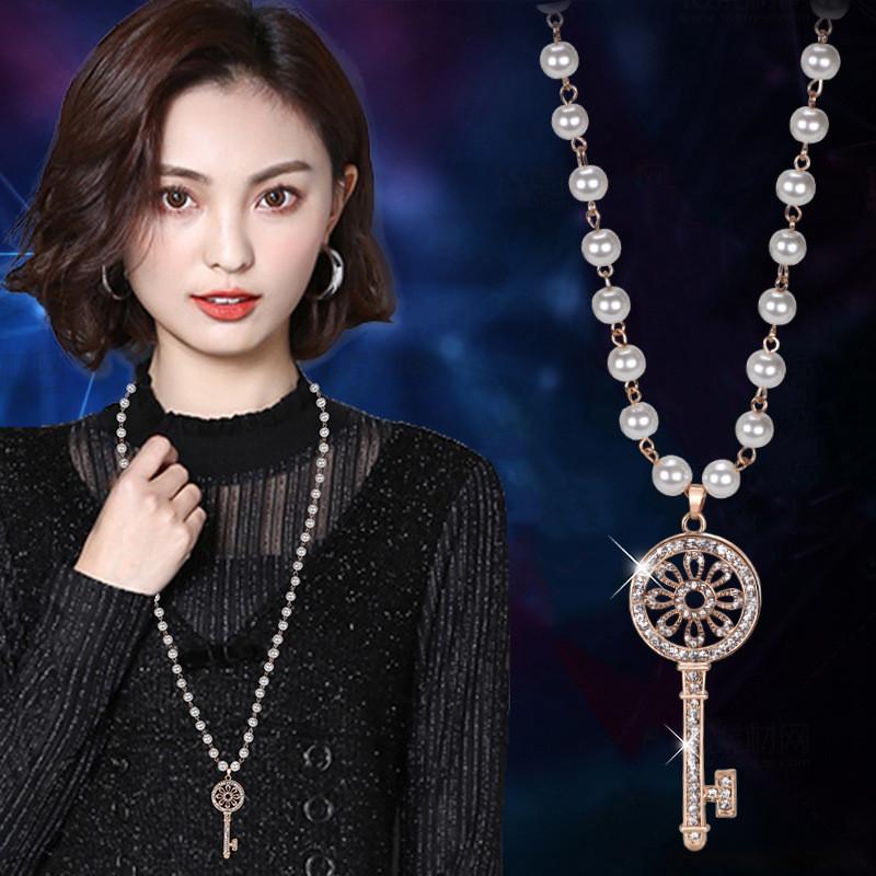 Stilvolles Langes Perlenhalsband mit Schlüssel-Design, Ideal Für Modische Damen-Accessoires