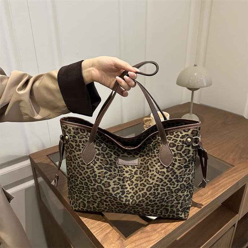Large Capacity Leopard Print Tote Bag Women's New Commuter Simple Shoulder Bag Women's Fashionable Casual Handbag Bag
