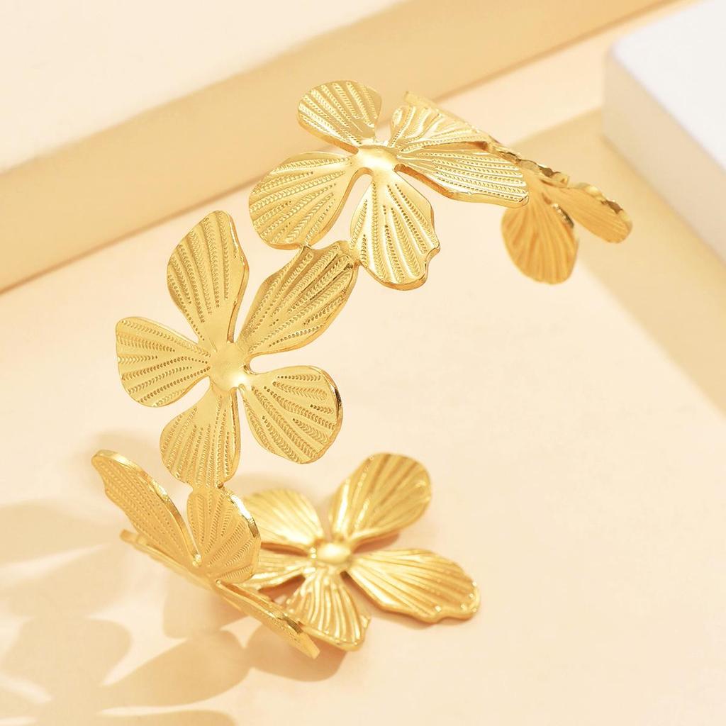 Elegant Stainless Steel Floral Bangle, 18K Gold Plated Antique Open Bracelet