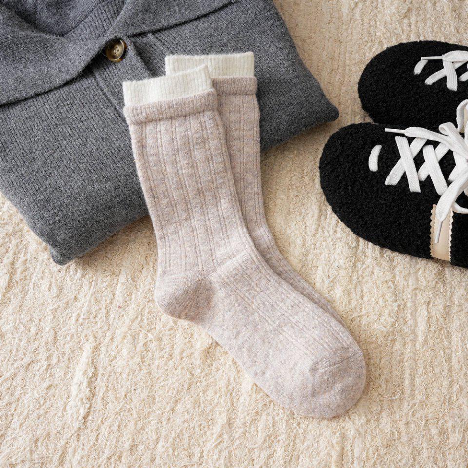 Chaussettes mi-mollet grises pour femmes en mélange de laine: Épais, Chaud, Plus Velours, Bloc de Couleurs, Double Couche pour Automne/Hiver.