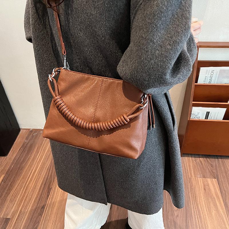 

Shoulder bag women s 2025 new niche design high-end pleated temperament retro messenger bag 26*12*19 коричневый