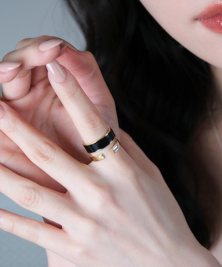 Reve Baguette Q Layered Epoch Ring Black