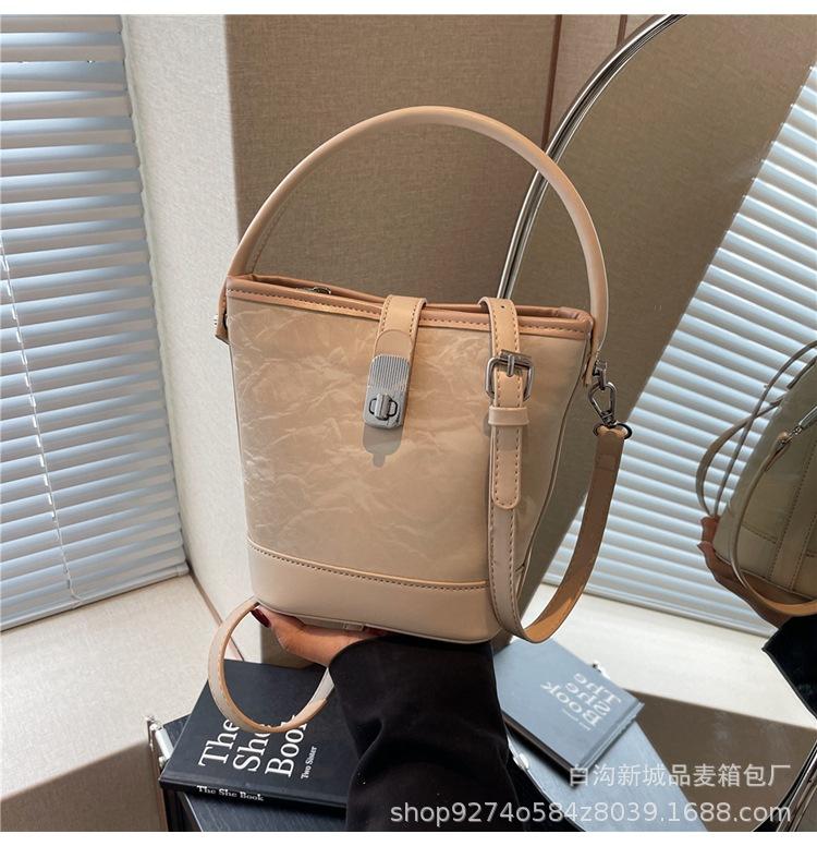 Small bag 2025 new messenger bag simple trend shoulder bag fashionable texture portable bucket bag women's bag