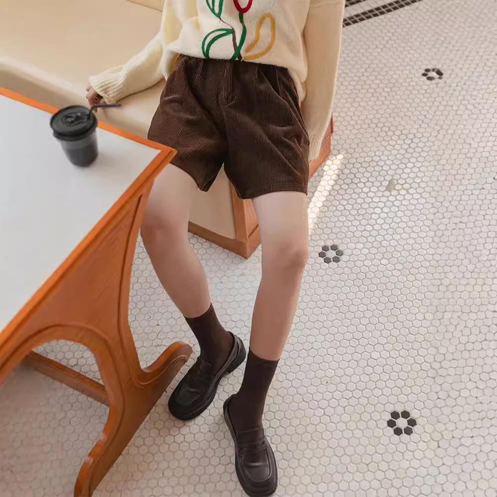 

2024 Plus Size High-Waist Elastic Corduroy Shorts - Slimming Black Wide-Leg Casual Shorts for Women S