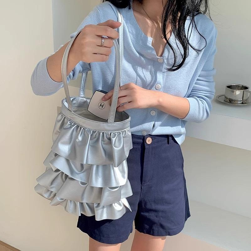 Large Capacity Ruffle Edge Shoulder Bag Women's Versatile Fashion Pleated Underarm Bag Sweet Wind Niche Bucket Bag
