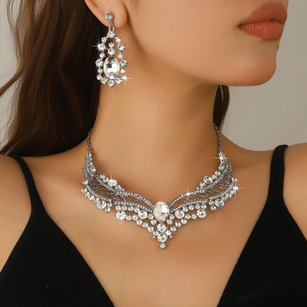 Inlay Rhinestone Necklace Earring Set Exquisite Fashion Jewelry Set Exaggeration Temperament Clavicle Chain Festival Gifts серебряный