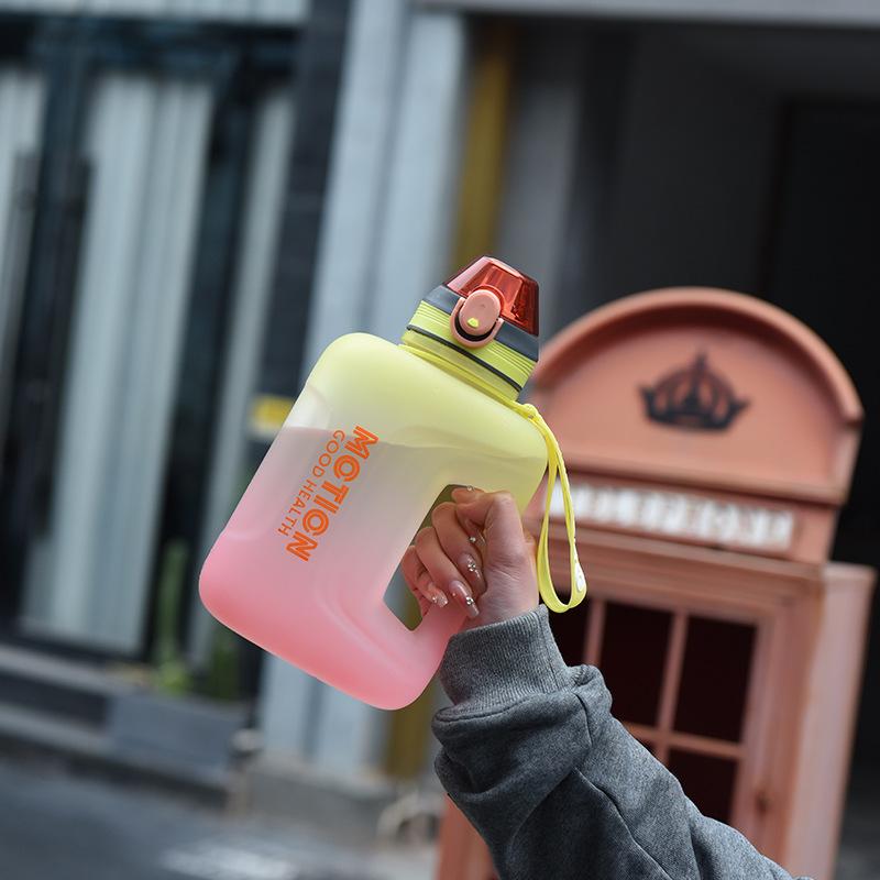 

Плоский Тон Тон Матовый Градиентный Цвет Большая Емкость Спортивный Пластиковый Стакан Для Воды Тон Ведро Для Мужчин и Женщин Уличный Фитнес Чайник 1590ML оранжевый