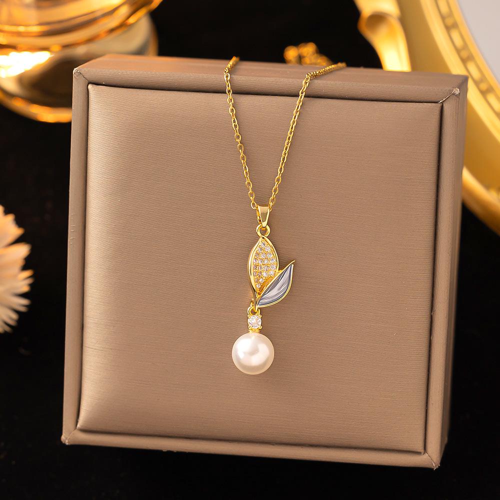 Non-Fading Titanium Steel Women's Necklace: Versatile and Elegant Internet Celebrity Chain with Simple Copper Pendant