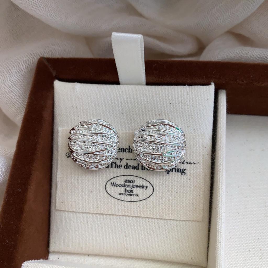 20 High-End White Round Stud Earrings Temperament Versatile Spring And Summer Exquisite Unique Women'S Earrings
