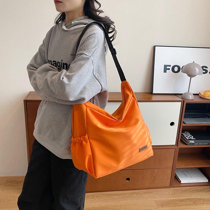 Neue Canvas-Tasche, neue trendige und modische personalisierte Ein-Schulter-Umhängetasche, Messenger-Tasche mit großem Fassungsvermögen.