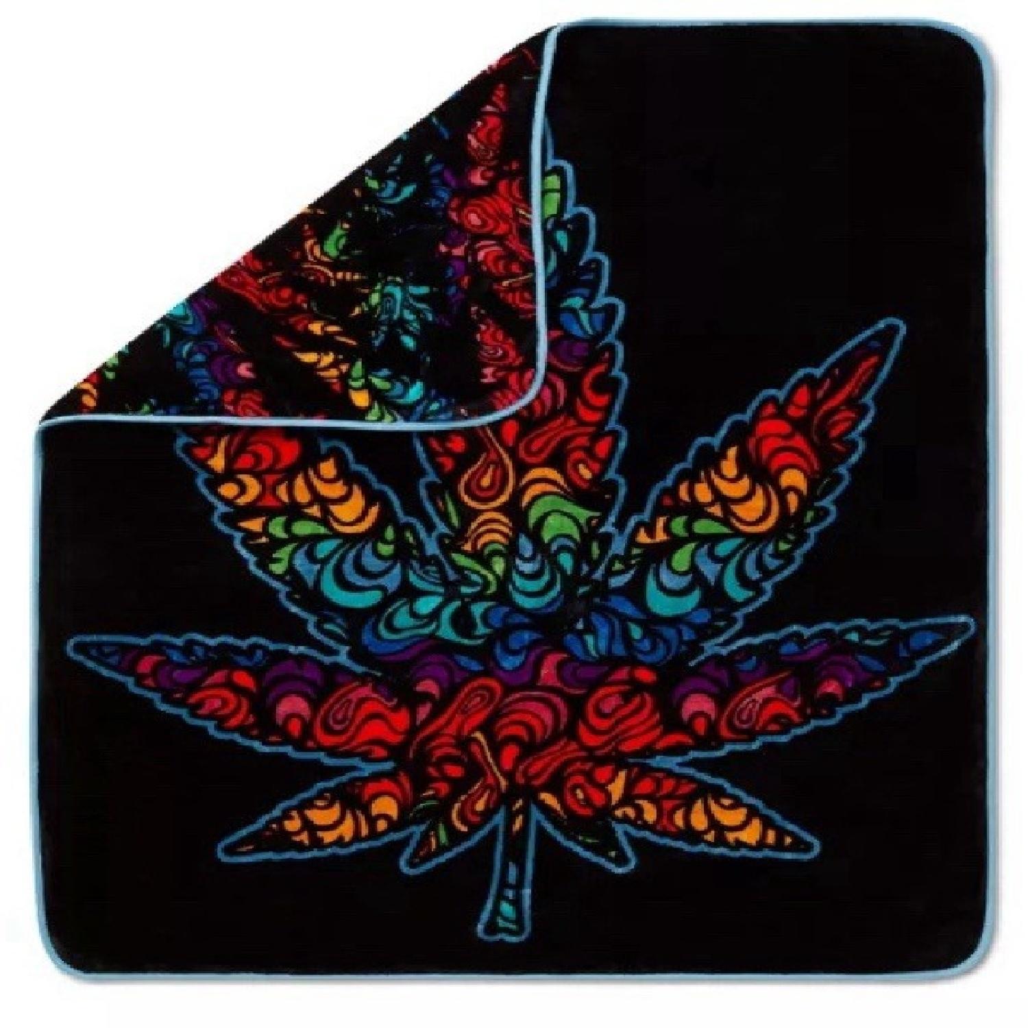 Trippy Weed Leaf Plush Throw Blanket XXXXXL разноцветный