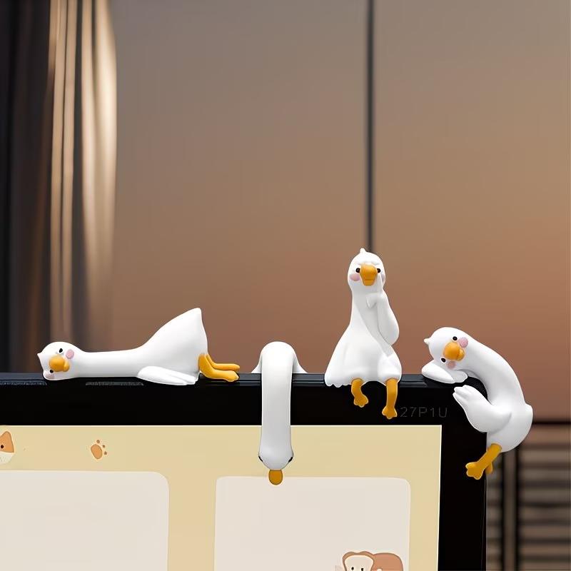 Resin Cartoon Animal Decor For Desk Car Dashboard Tv Monitor Gift Idea Cute 3D Duck Figurine Mini Resin Duck Ornament Playful