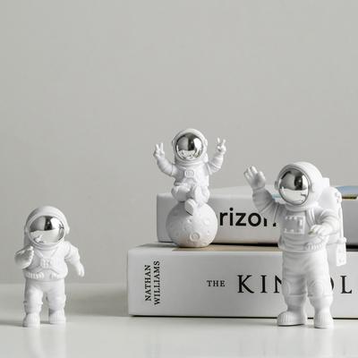 Creative Spaceman Birthday Gift and Graduation Gift Astronaut Desktop Small Ornaments Modern Minimalism Style Multifunctional