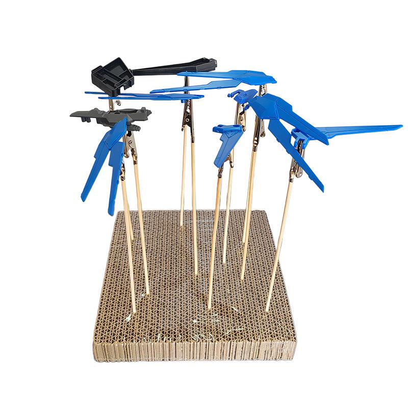 Metal Alligator Clips with Bamboo Skewers for Model Painting and DIY Spray Coloring