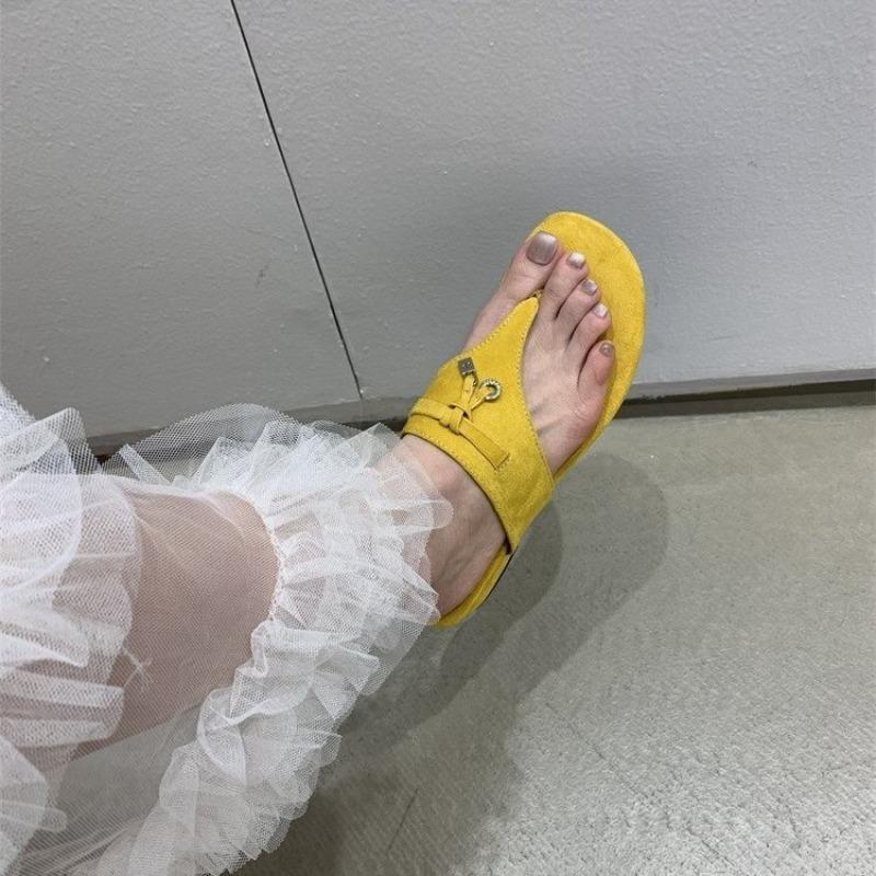 2025Fashion Metal Buckle Tassel Toe-clip Slippers Women Sandals Summer Flat Slippers Wearing Outside Casual Beach