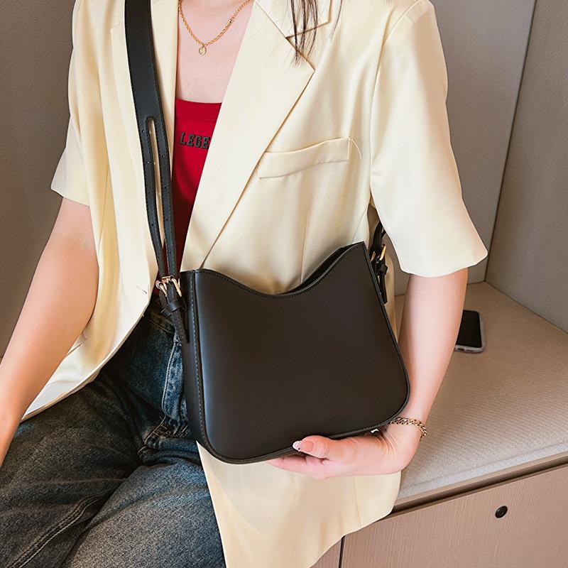 Simple bag women's 2025 new fashion shoulder bag texture tote bag retro messenger women's bag underarm bag