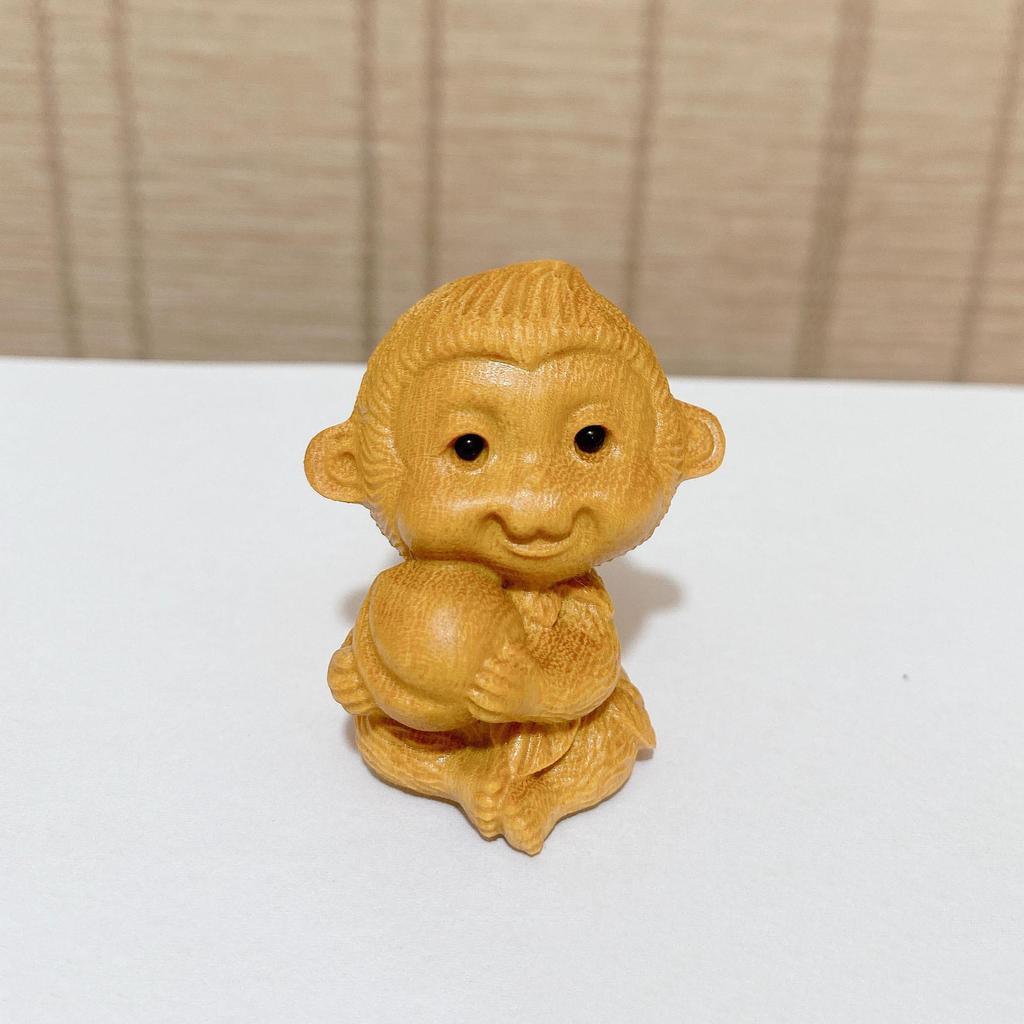 Handheld Zodiac Animal Thuja Wood Carvings: Cute Office Desk Healing Gifts