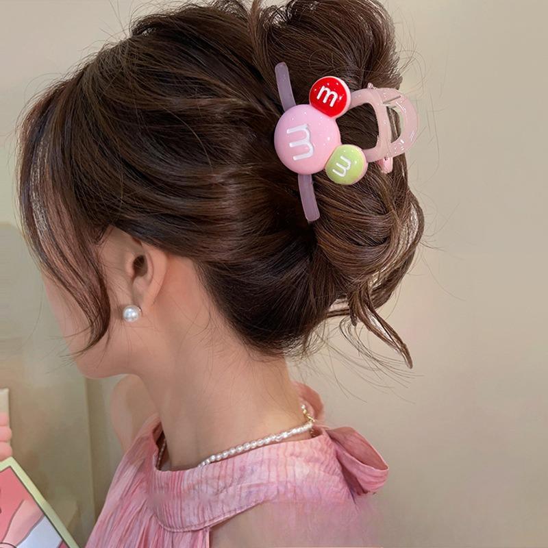 Cute Hairpins At The Back of The Hair Roots Coiled Hair and Shark Clip Headwear