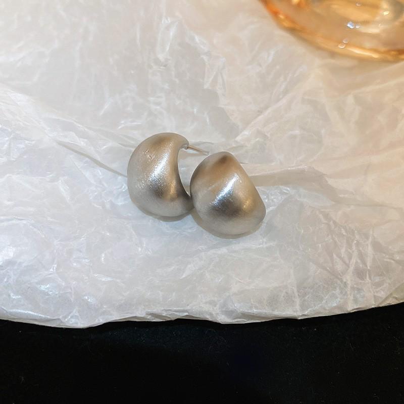 High-End European & American Metal Water Drop Ear Clips - No Piercing, Cool Autumn/Winter Style