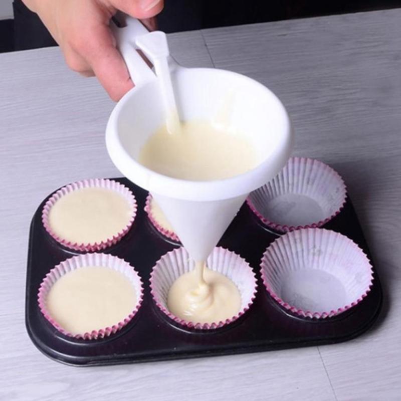 

Kitchen Handheld DIY Chocolate Candy Icing Funnel Mold Convenient Foodgrade Plastic Pancake Cream білий