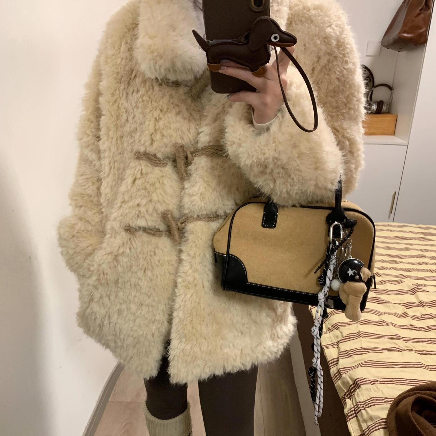 Women s Eco-friendly Horn Button Lambswool Coat - Mid-length, Thickened Fur, 2025 Autumn/Winter Style S (40-50 kg)