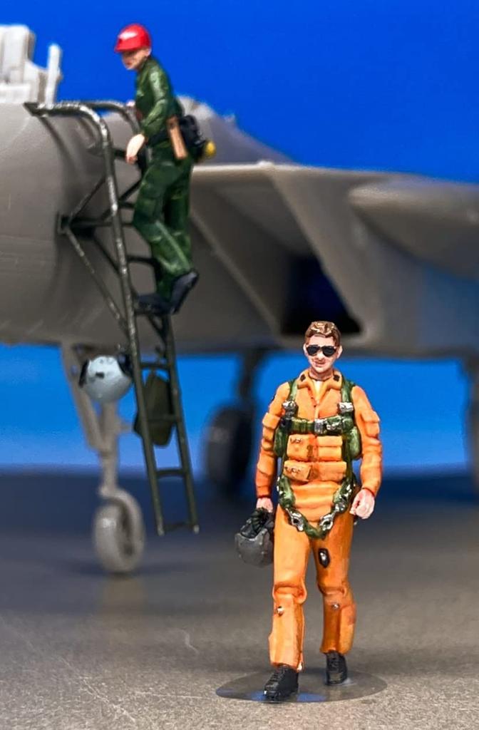 HMA 1/72 F-15J Air Self-Defense Force Pilot & Ground Crew Set Resin Kit Molded In Color