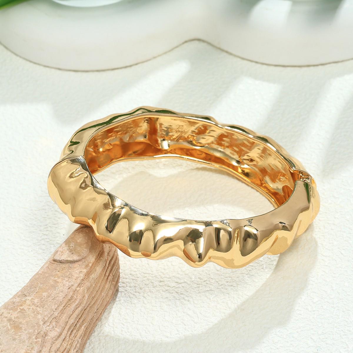 Женский геометрический браслет-волна Cross Europe - Гладкий, высококачественный дизайн из покрытого сплава