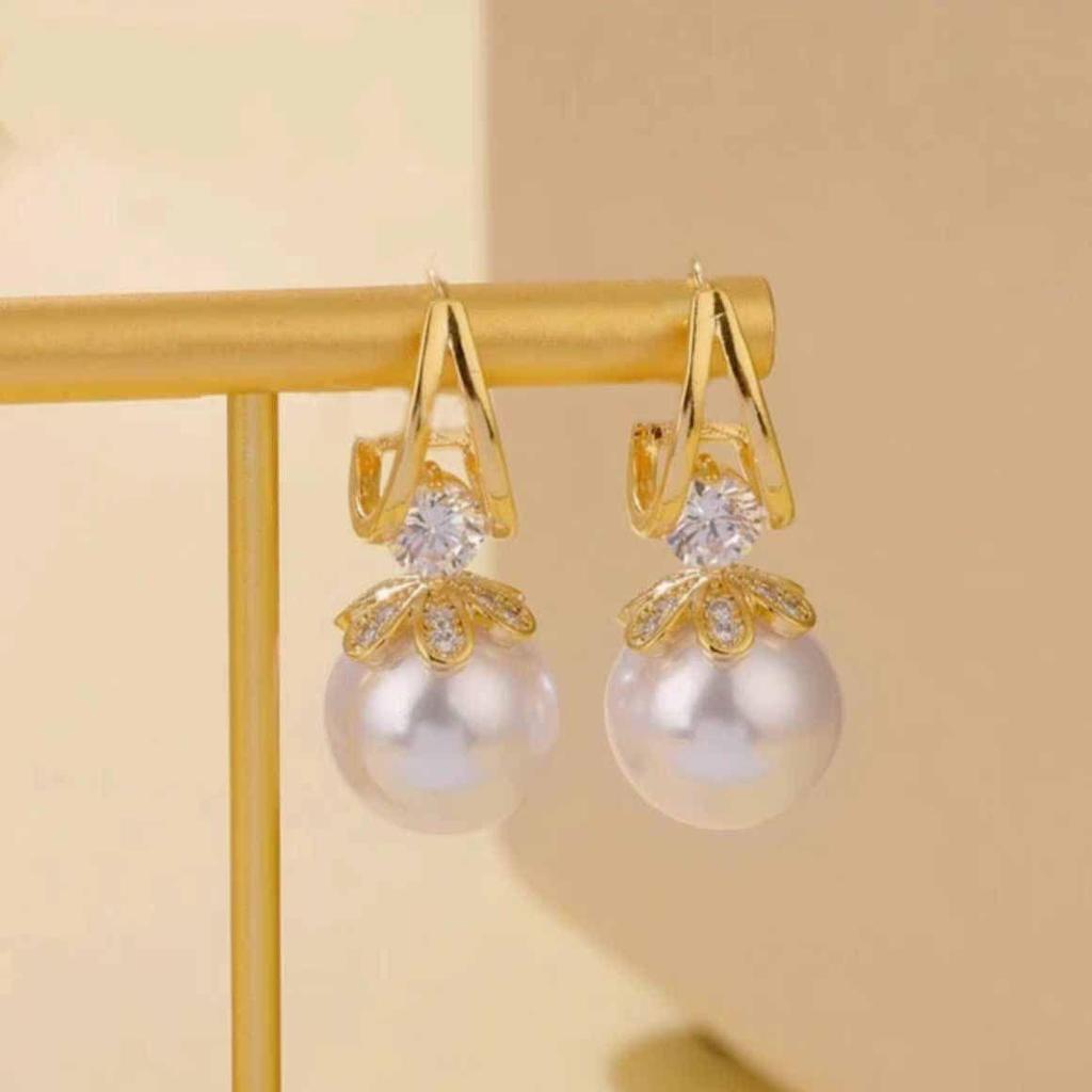 Exquisite French Luxury Red Pearl Sparkling Earrings | Retro Niche Style for Women